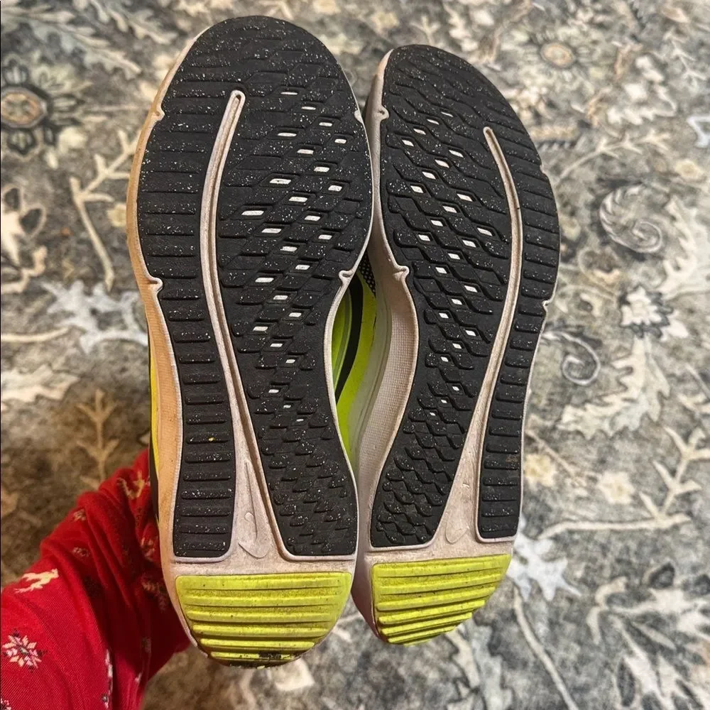 Nike Boys Cosmic Runner Sneaker